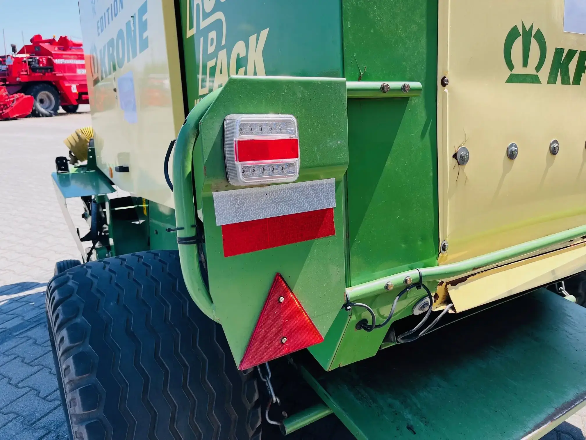 Prasa Krone stałokomorowa łańcuchowa oświetlenie LED