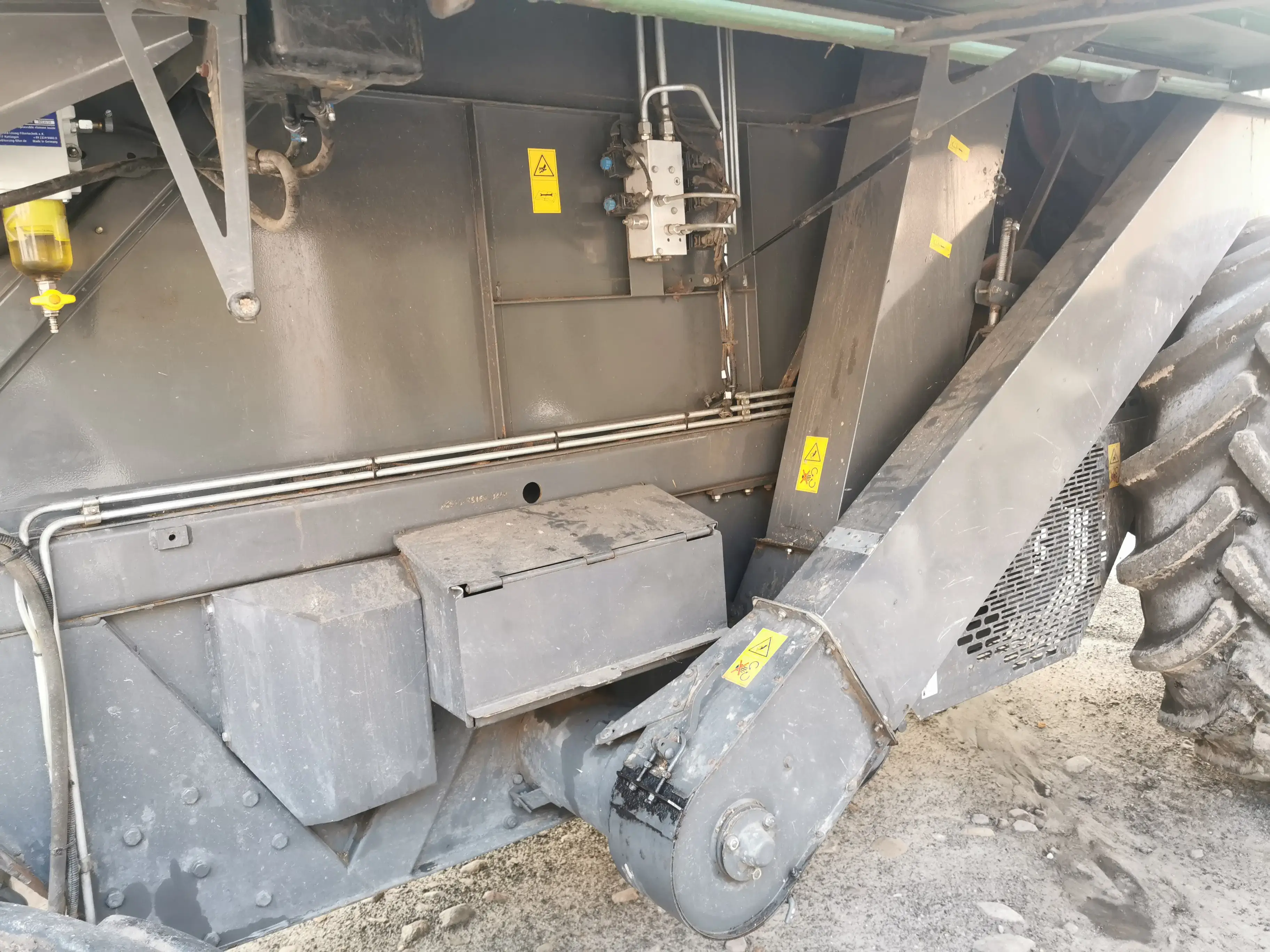 Kombajn-zbozowy-fendt-5220-5-klawiszy-wytrzasaczy-stan-bardz-dobry-korbanek-pierwszy-wlasciciel Kombajn-zbozowy-fendt-5220-5-klawiszy-wytrzasaczy-stan-bardz-dobry-korbanek-pierwszy-wlasciciel