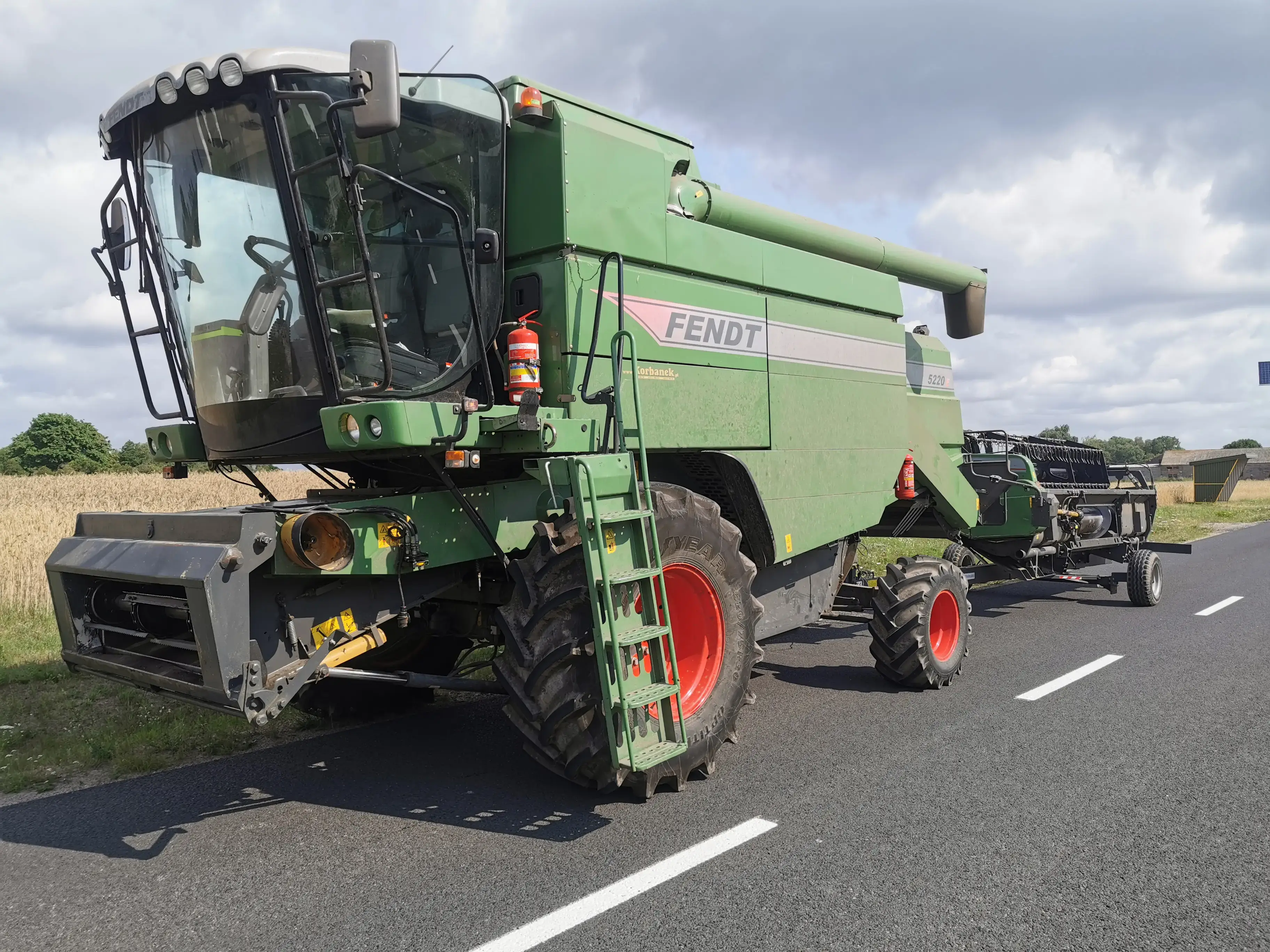 Kombajn-zbozowy-fendt-5220-5-klawiszy-wytrzasaczy-stan-bardz-dobry-korbanek-pierwszy-wlasciciel Kombajn-zbozowy-fendt-5220-5-klawiszy-wytrzasaczy-stan-bardz-dobry-korbanek-pierwszy-wlasciciel