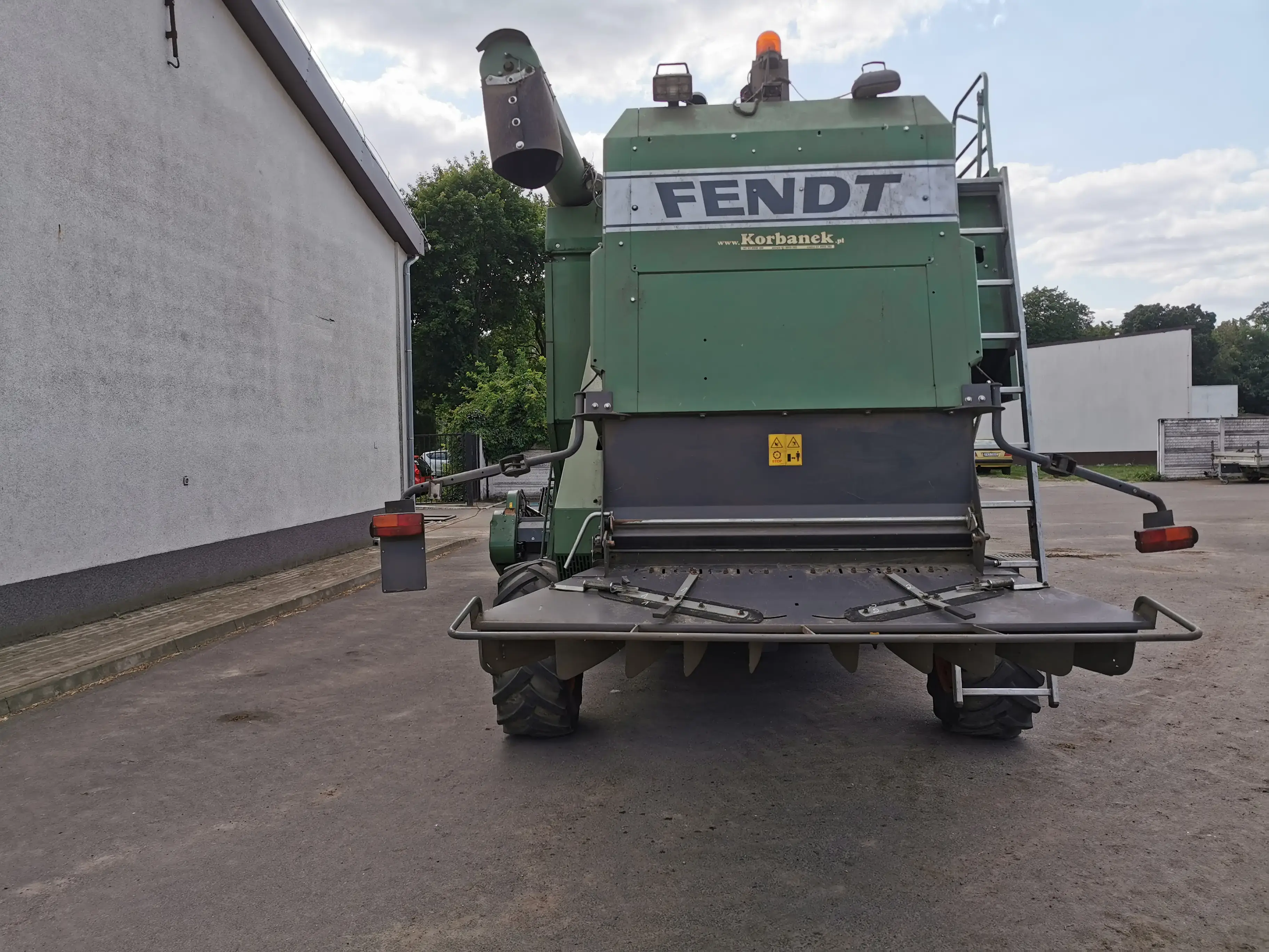 Kombajn-zbozowy-fendt-5220-5-klawiszy-wytrzasaczy-stan-bardz-dobry-korbanek-pierwszy-wlasciciel Kombajn-zbozowy-fendt-5220-5-klawiszy-wytrzasaczy-stan-bardz-dobry-korbanek-pierwszy-wlasciciel