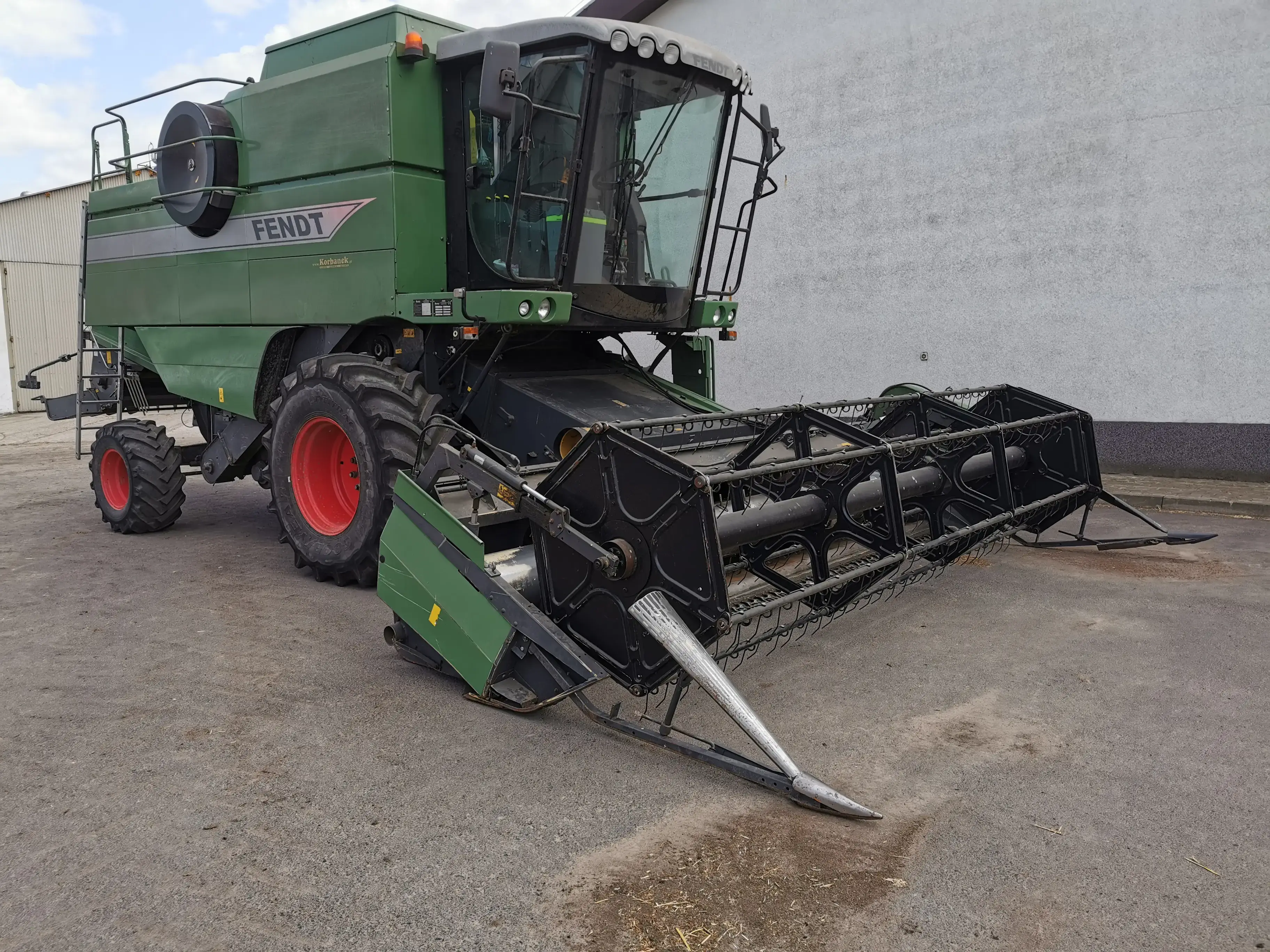 Kombajn-zbozowy-fendt-5220-5-klawiszy-wytrzasaczy-stan-bardz-dobry-korbanek-pierwszy-wlasciciel Kombajn-zbozowy-fendt-5220-5-klawiszy-wytrzasaczy-stan-bardz-dobry-korbanek-pierwszy-wlasciciel