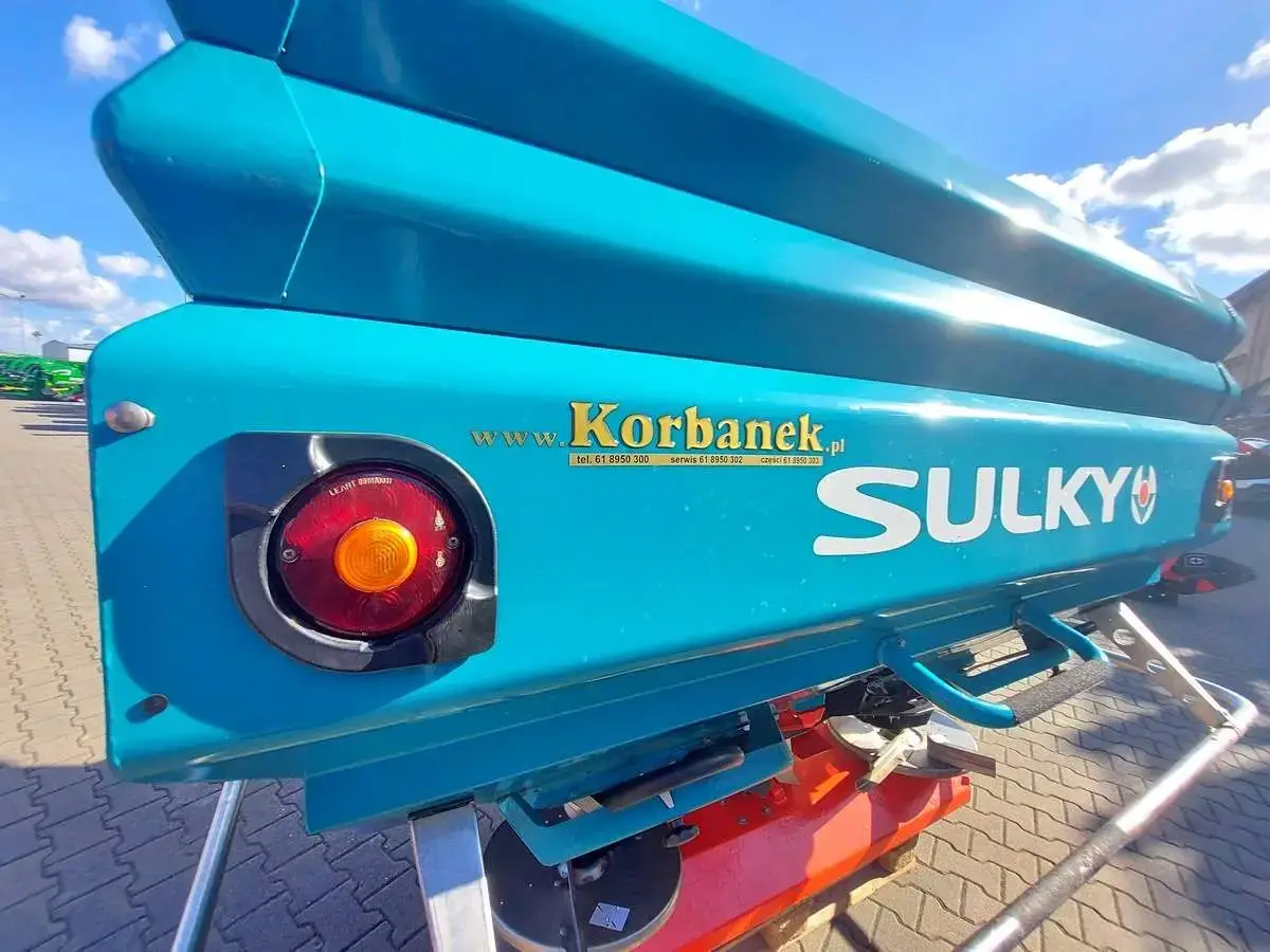 Okazyjny rozsiewacz nawozów Sulky X36 z nadstawkami i plandeką Okazyjny rozsiewacz nawozów Sulky X36 z nadstawkami