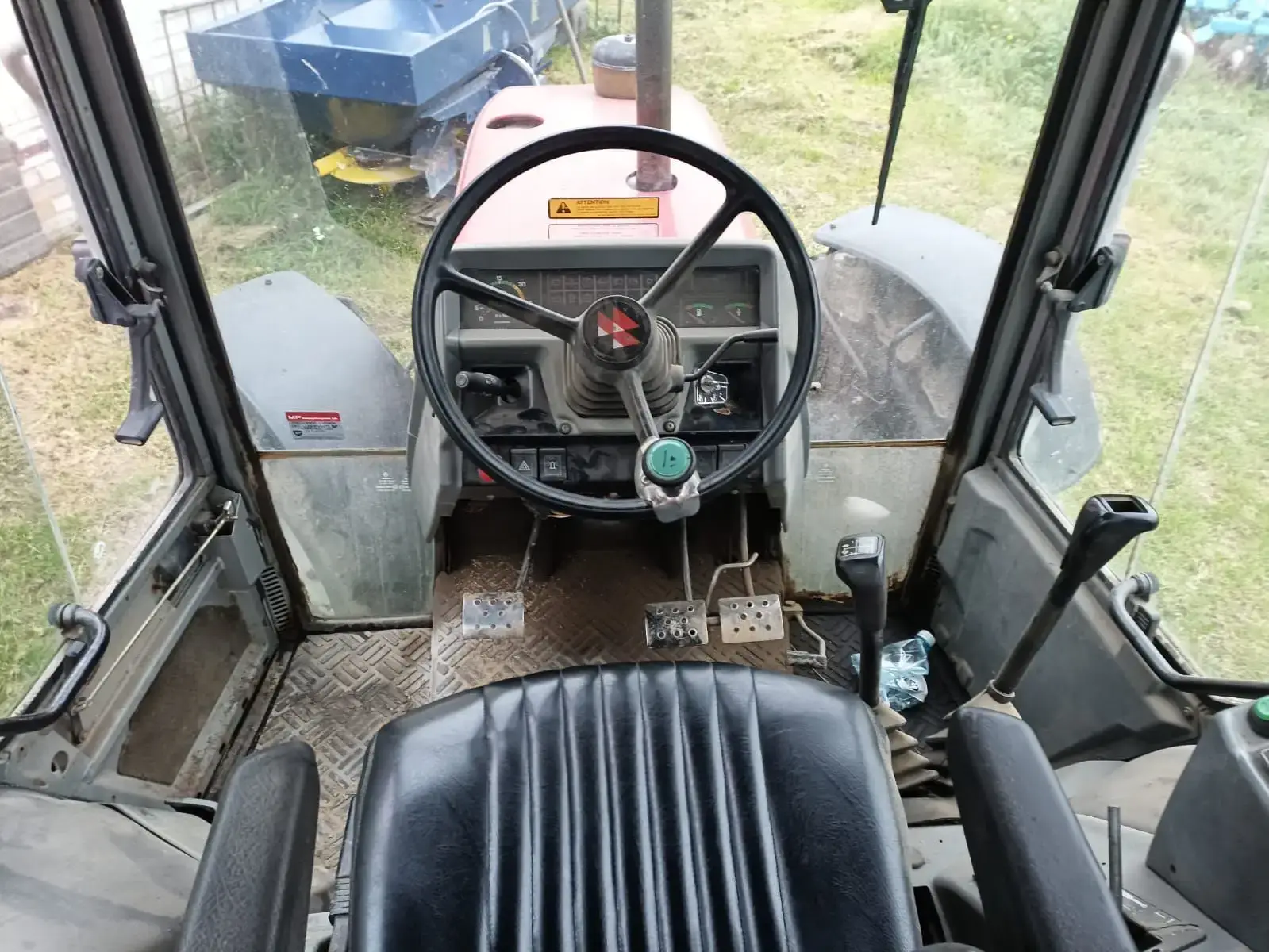 Kabina ciągnika Massey Ferguson 3060 Ciągnik Massey Ferguson rok produkcji 1989