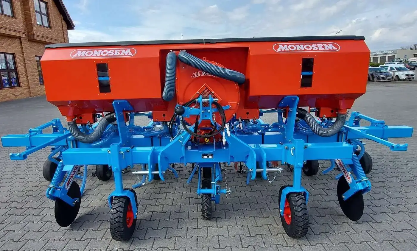 Pielnik z podsiewaczem nawozów 6-rzędowy Pielnik z podsiewaczem 6-rzędowy