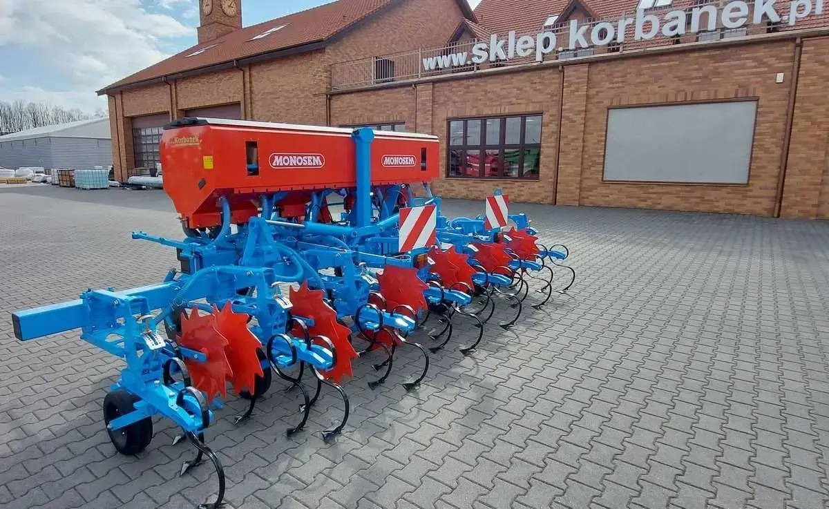 Pielnik do kukurydzy z podsiewaczem 6-rzędowy Monosem Pielnik do kukurydzy z podsiewaczem 6-rzędowy