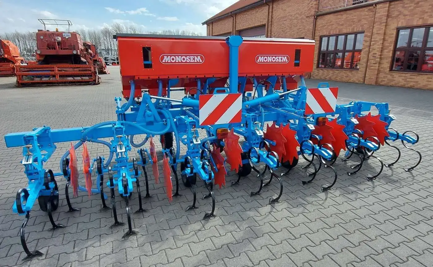 Pielnik do kukurydzy i buraków z podsiewaczem 6-rzędowy Monosem Pielnik do kukurydzy i buraków z podsiewaczem 6-rzędowy