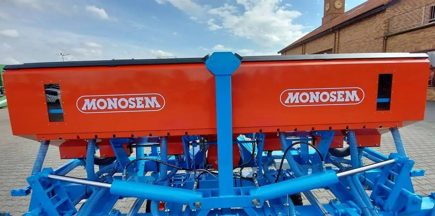 Podsiewacz nawozów na pielniku Monosem Multicrop 6-rzędowy Podsiewacz nawozów na pielniku Monosem Multicrop
