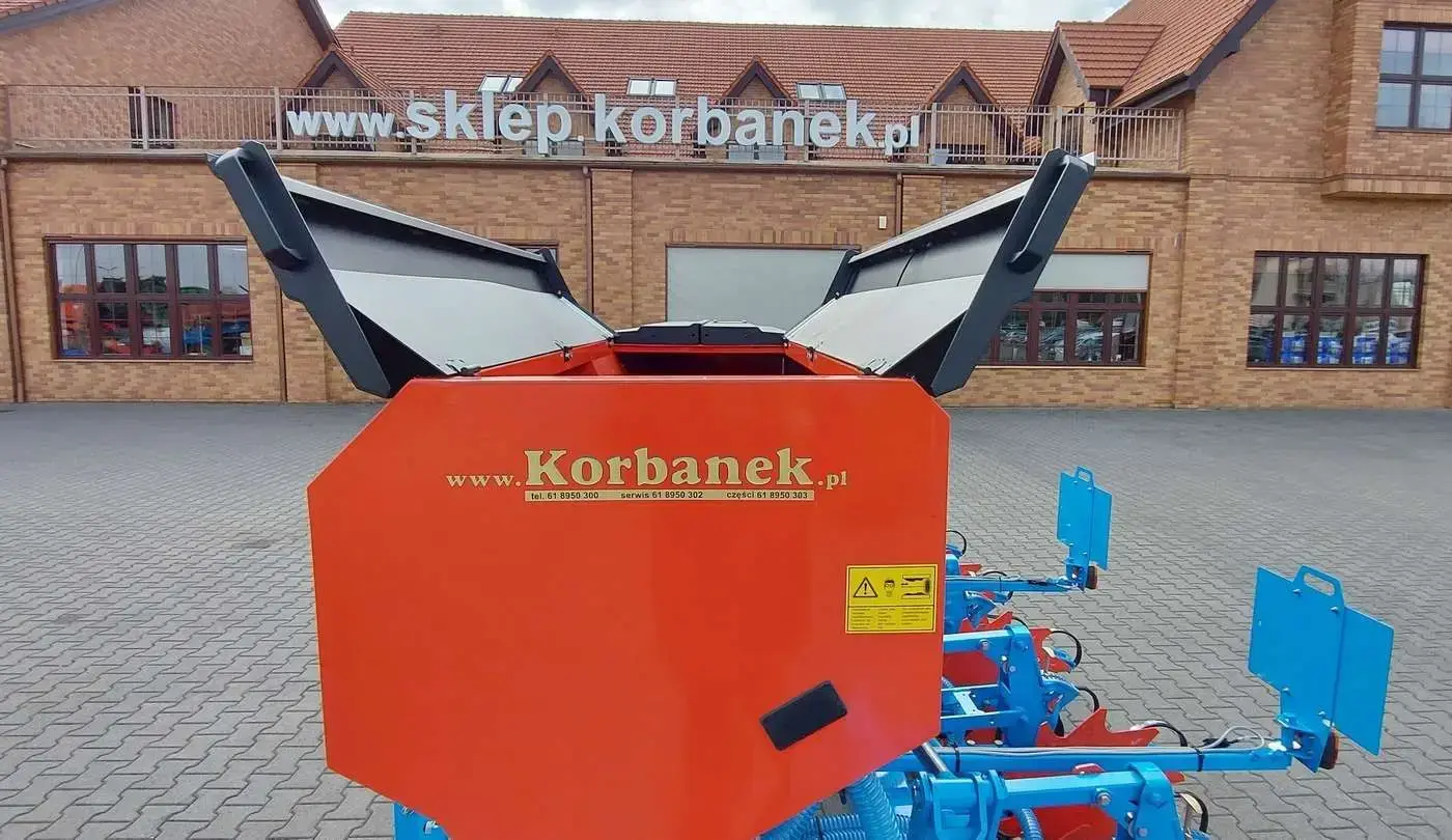 Pokrywy zbiornika podsiewacza nawozów Pokrywy zbiornika podsiewacza