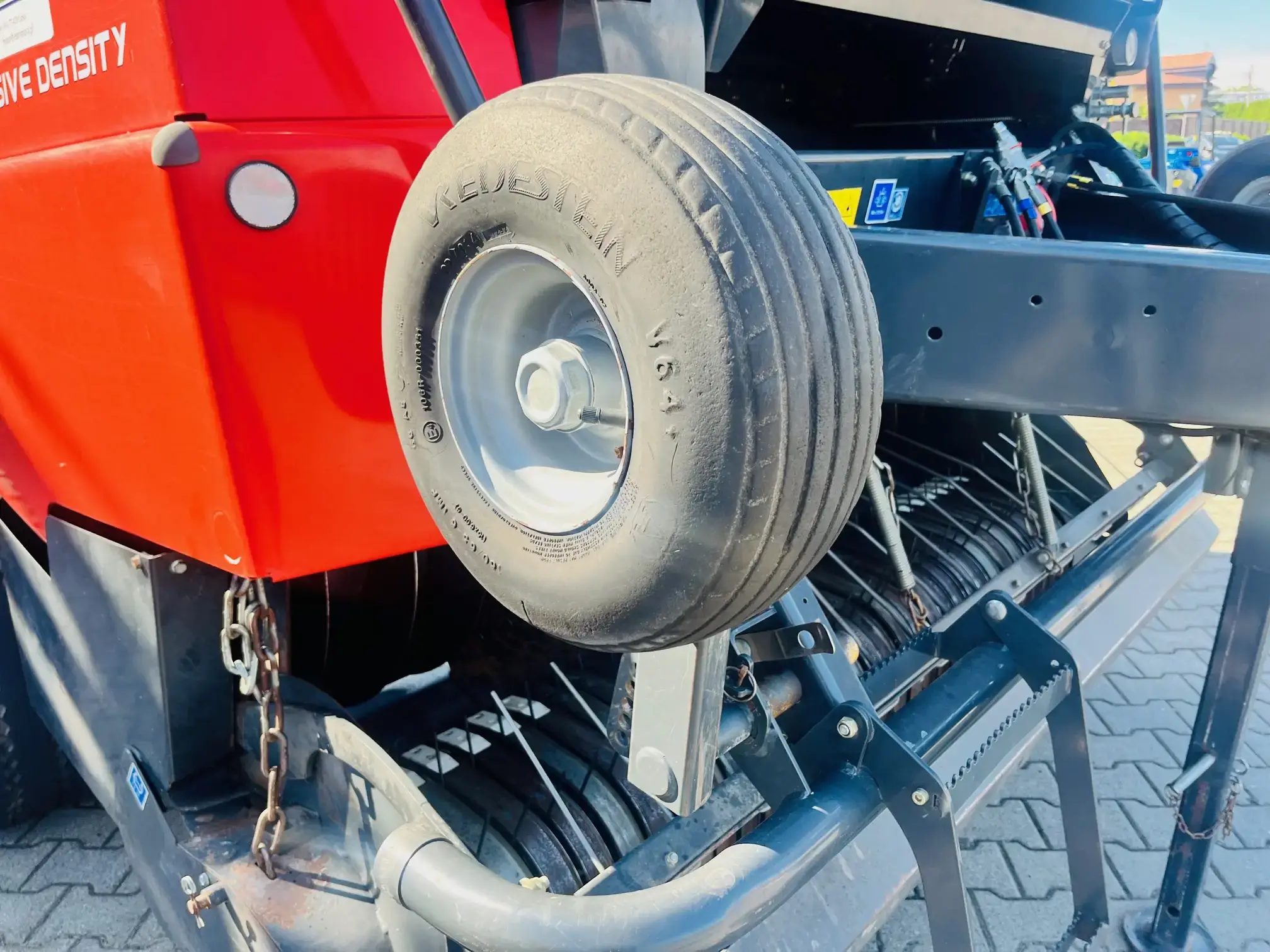 Prasa-pasowa-zmiennokomorowa-kuhn-VB-2160-plac-korbanek Prasa-pasowa-zmiennokomorowa-kuhn-VB-2160-plac-korbanek