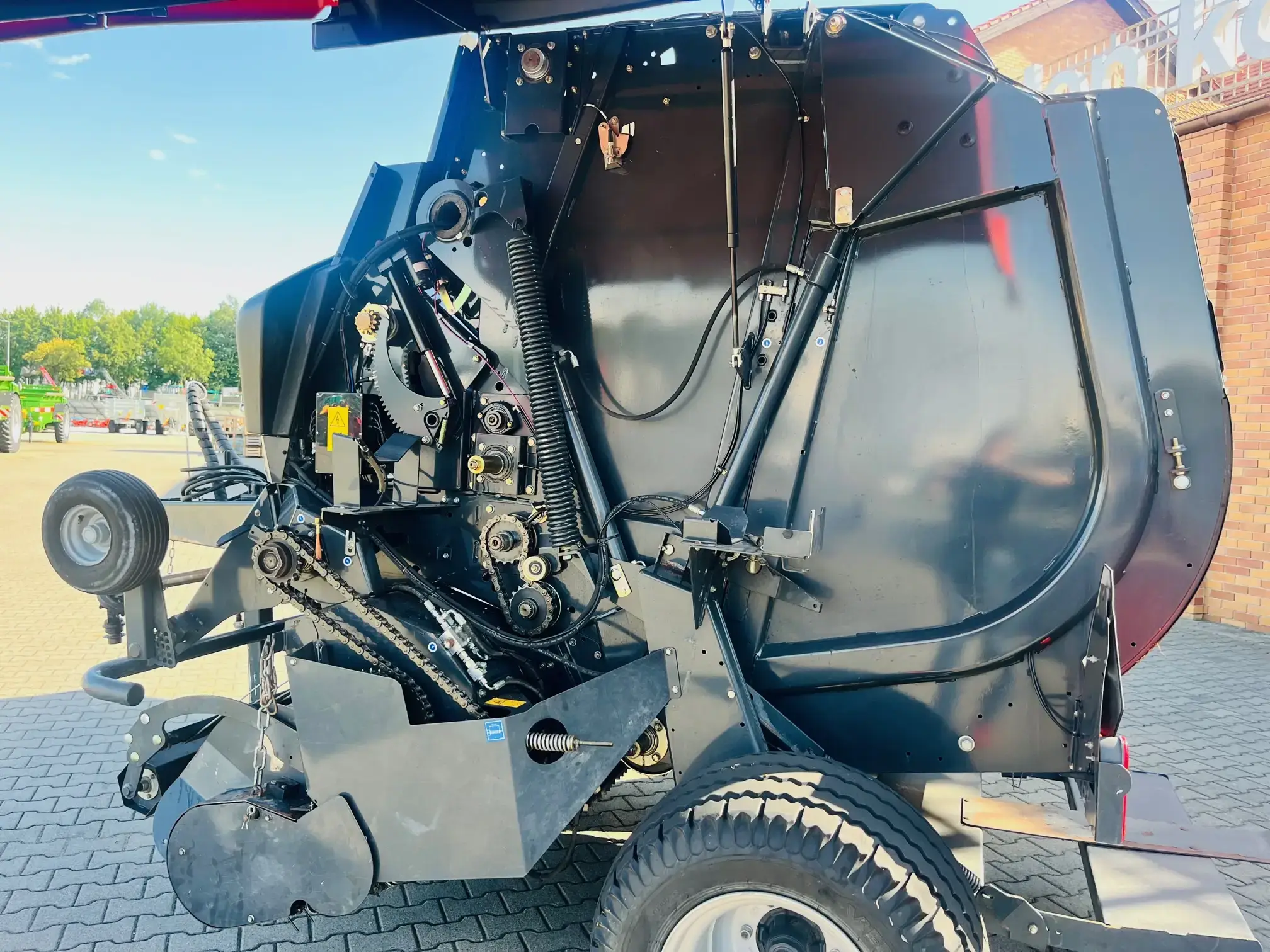 Prasa-pasowa-zmiennokomorowa-kuhn-VB-2160-plac-korbanek Prasa-pasowa-zmiennokomorowa-kuhn-VB-2160-plac-korbanek