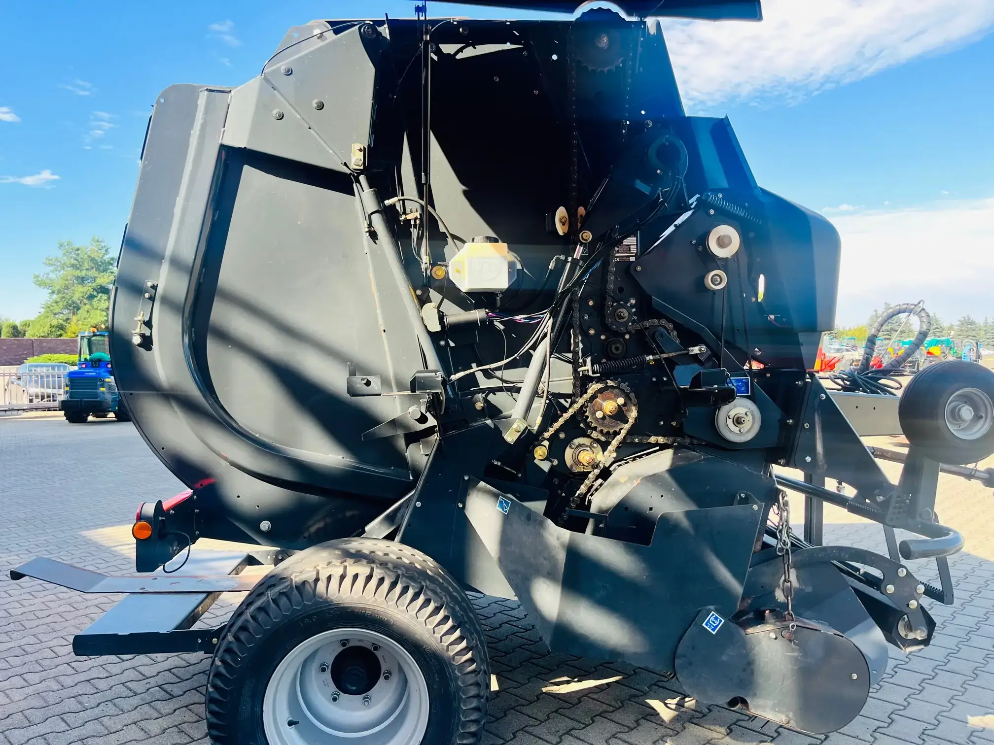 Prasa-pasowa-zmiennokomorowa-kuhn-VB-2160-plac-korbanek Prasa-pasowa-zmiennokomorowa-kuhn-VB-2160-plac-korbanek