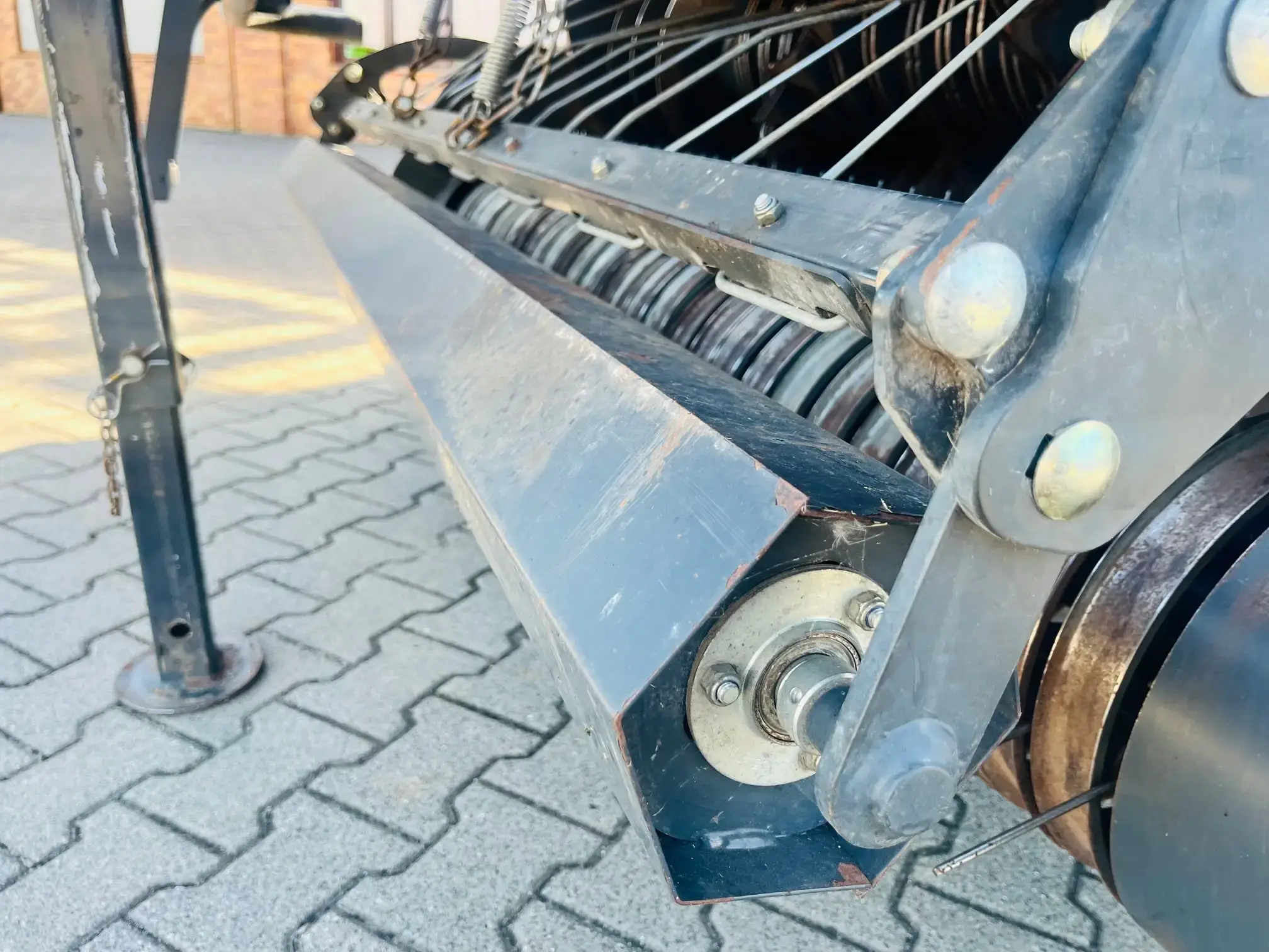 Prasa-pasowa-zmiennokomorowa-kuhn-VB-2160-plac-korbanek Prasa-pasowa-zmiennokomorowa-kuhn-VB-2160-plac-korbanek