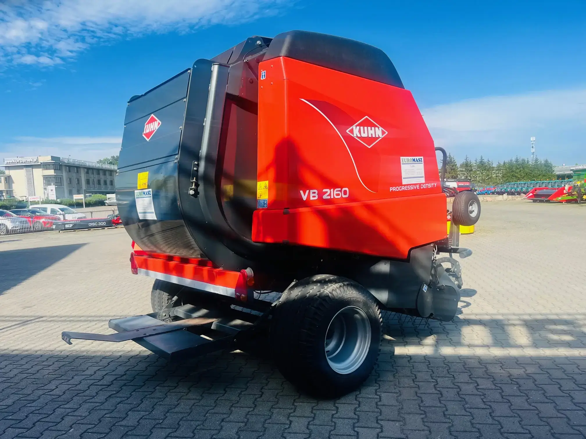 Prasa-pasowa-zmiennokomorowa-kuhn-VB-2160-plac-korbanek Prasa-pasowa-zmiennokomorowa-kuhn-VB-2160-plac-korbanek