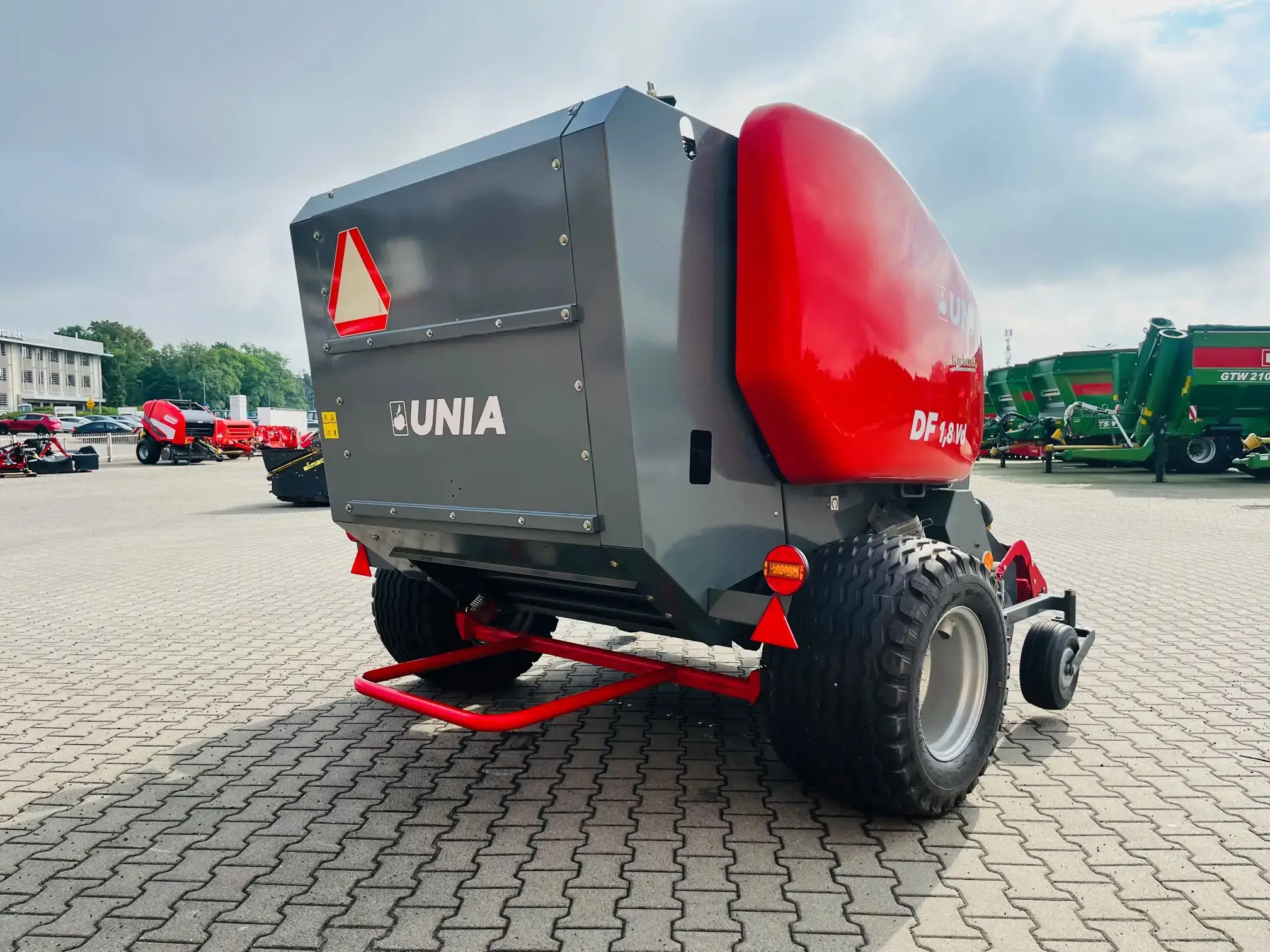 Prasa Unia Group DF 120 1,8 VD stalokomorowa łancuchowo walcowa z docinaczem rotorem plac korbanek Prasa Unia Group DF 120 1,8 VD stalokomorowa łancuchowo walcowa z docinaczem rotorem plac korbanek