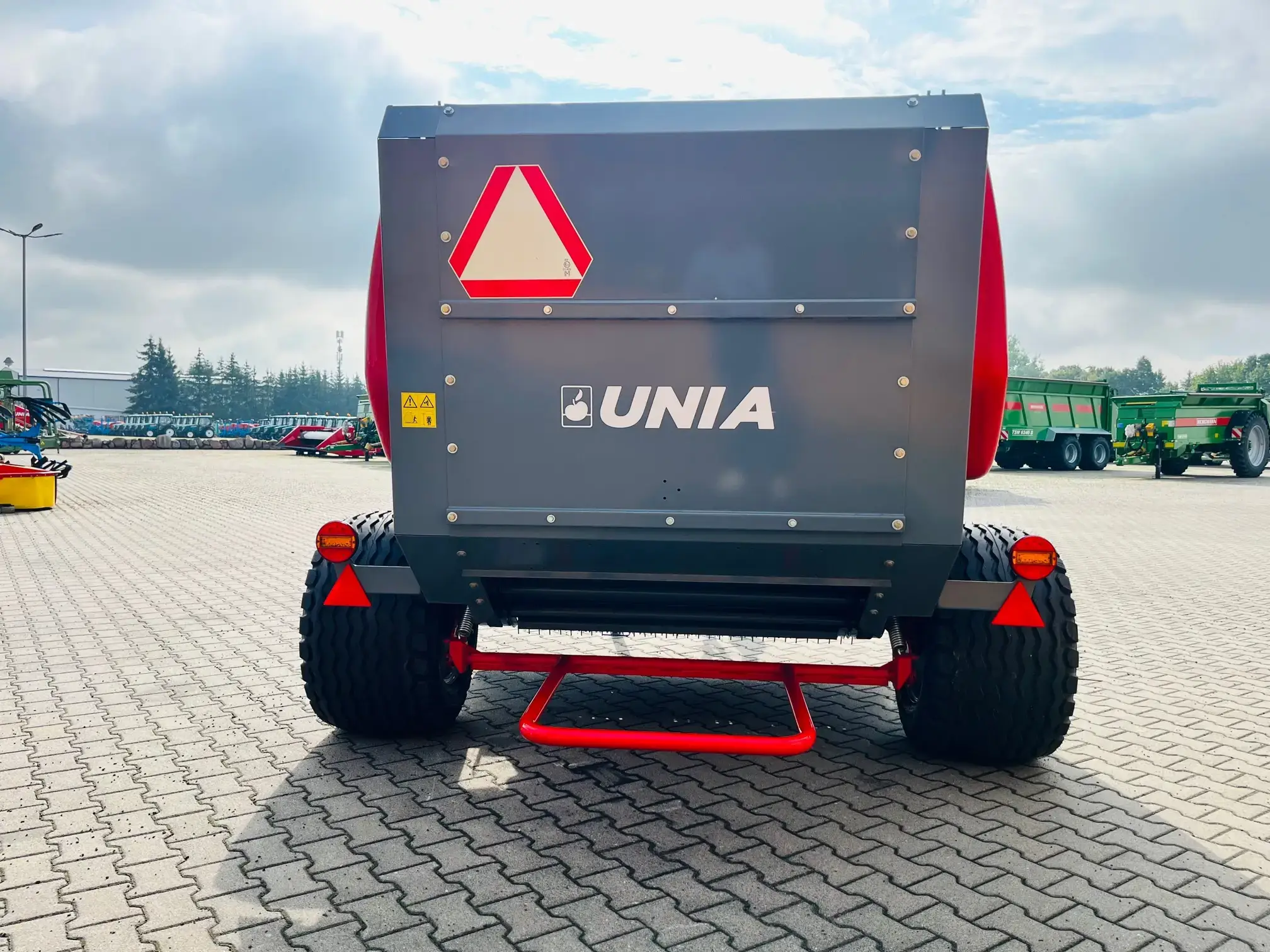 Prasa Unia Group DF 120 1,8 VD stalokomorowa łancuchowo walcowa z docinaczem rotorem plac korbanek Prasa Unia Group DF 120 1,8 VD stalokomorowa łancuchowo walcowa z docinaczem rotorem plac korbanek