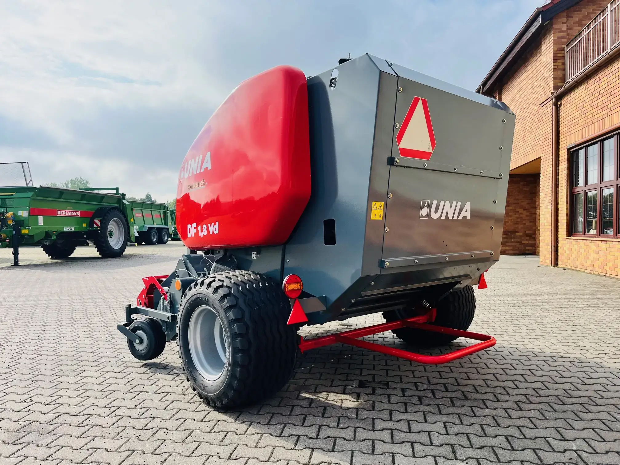 Prasa Unia Group DF 120 1,8 VD stalokomorowa łancuchowo walcowa z docinaczem rotorem plac korbanek Prasa Unia Group DF 120 1,8 VD stalokomorowa łancuchowo walcowa z docinaczem rotorem plac korbanek