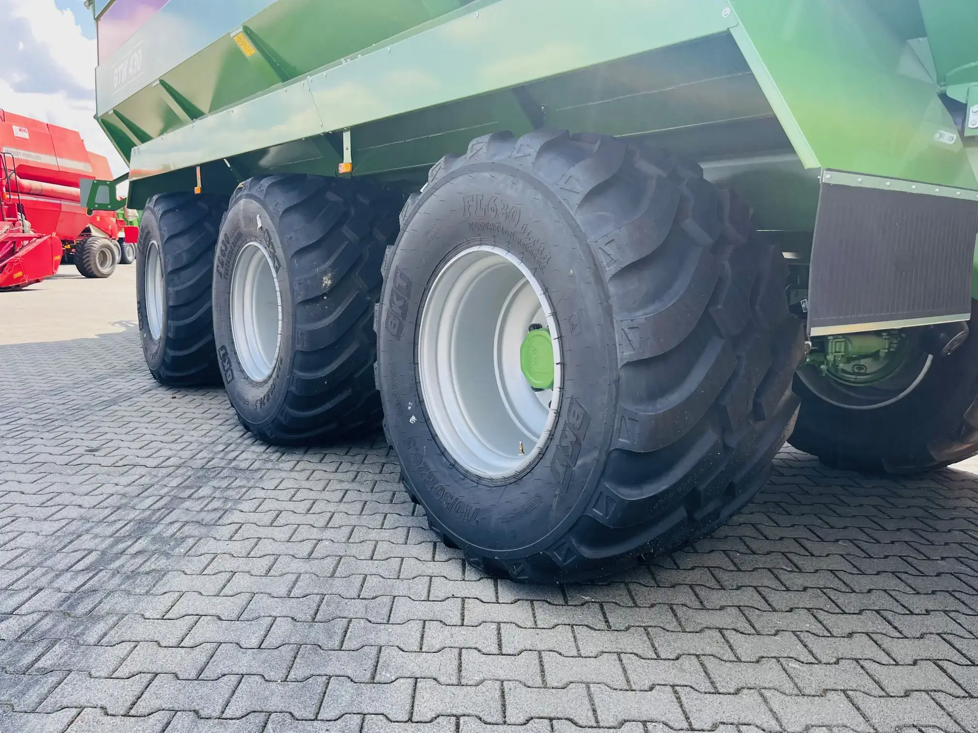 Przyczepa-przeladowcza-przeladunkowa-bergmann-GTW-430-szybki-wyladunek-duza-pojemnosc-plac-firma-korbanek Przyczepa-przeladowcza-przeladunkowa-bergmann-GTW-430-szybki-wyladunek-duza-pojemnosc-plac-firma-korbanek