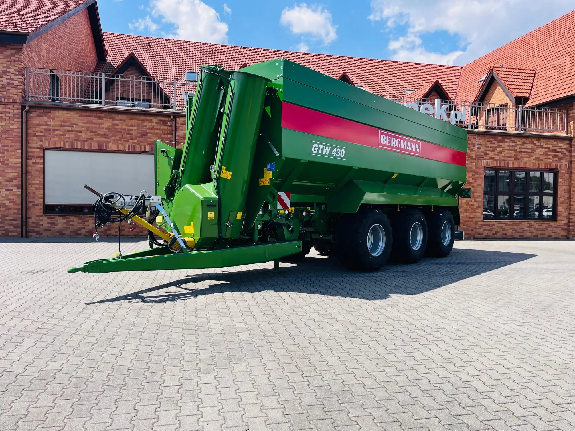Przyczepa-przeladowcza-przeladunkowa-bergmann-GTW-430-szybki-wyladunek-duza-pojemnosc-plac-firma-korbanek Przyczepa-przeladowcza-przeladunkowa-bergmann-GTW-430-szybki-wyladunek-duza-pojemnosc-plac-firma-korbanek