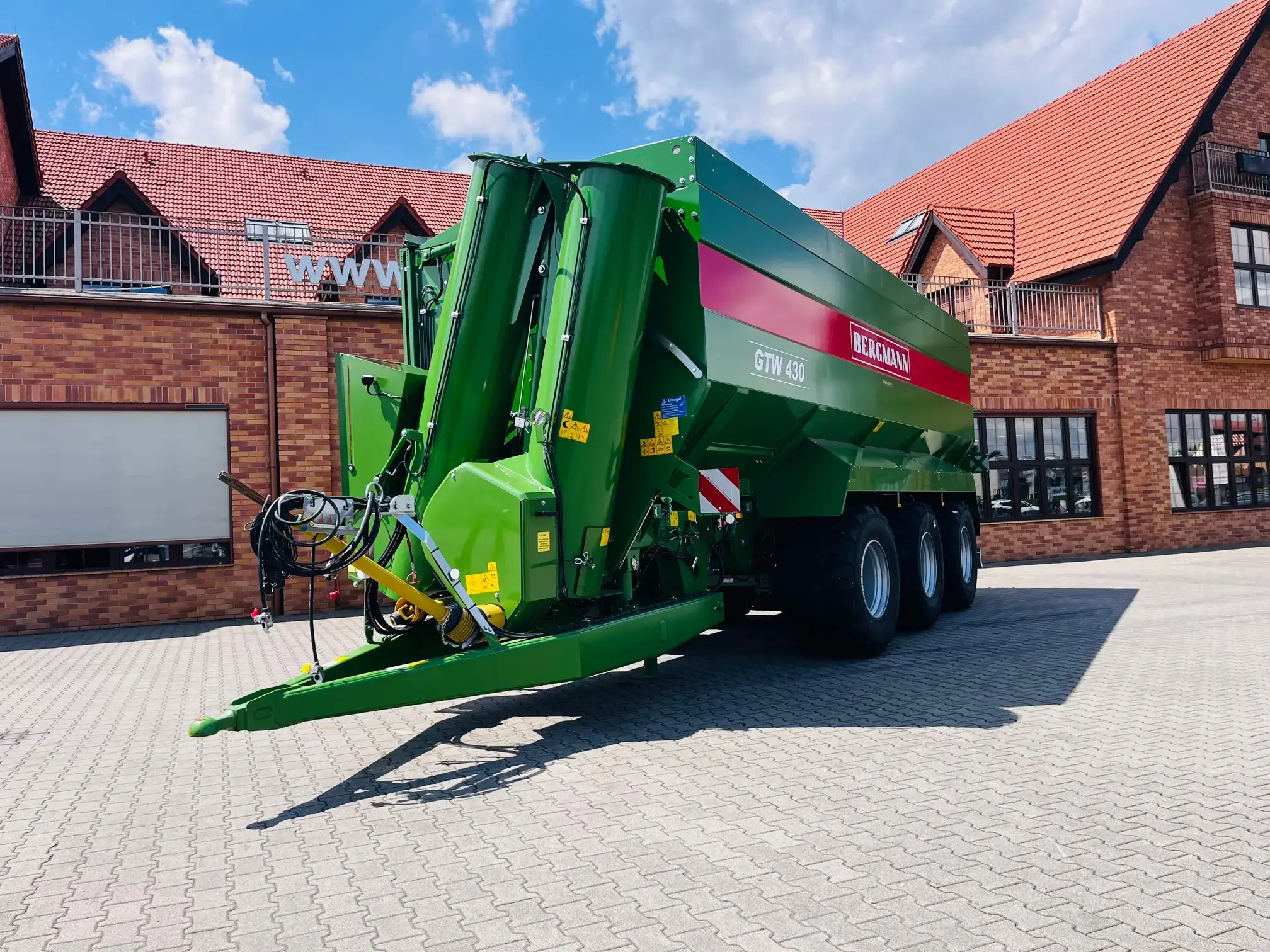 Przyczepa-przeladowcza-przeladunkowa-bergmann-GTW-430-szybki-wyladunek-duza-pojemnosc-plac-firma-korbanek Przyczepa-przeladowcza-przeladunkowa-bergmann-GTW-430-szybki-wyladunek-duza-pojemnosc-plac-firma-korbanek