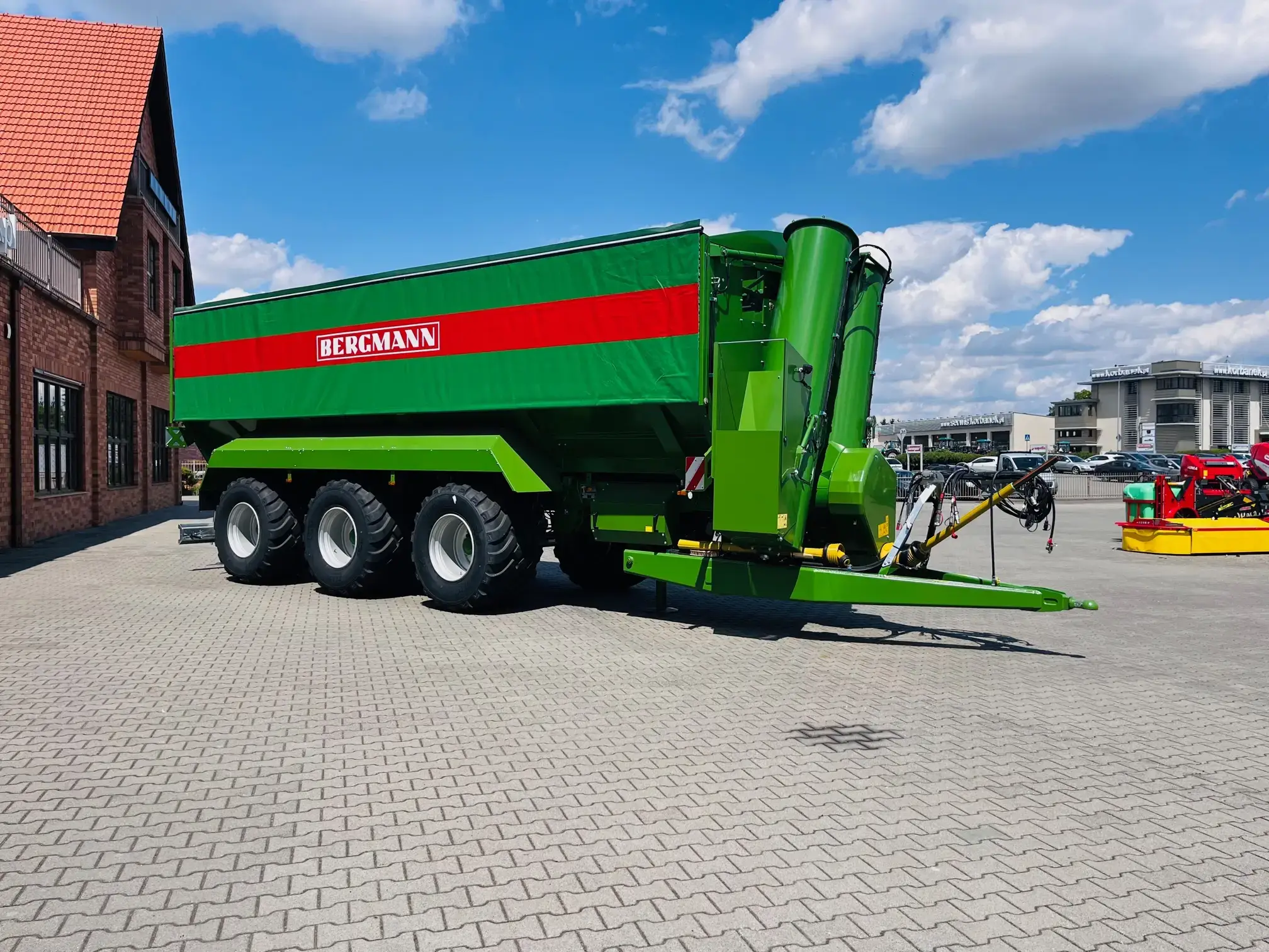 Przyczepa-przeladowcza-przeladunkowa-bergmann-GTW-430-szybki-wyladunek-duza-pojemnosc-plac-firma-korbanek Przyczepa-przeladowcza-przeladunkowa-bergmann-GTW-430-szybki-wyladunek-duza-pojemnosc-plac-firma-korbanek