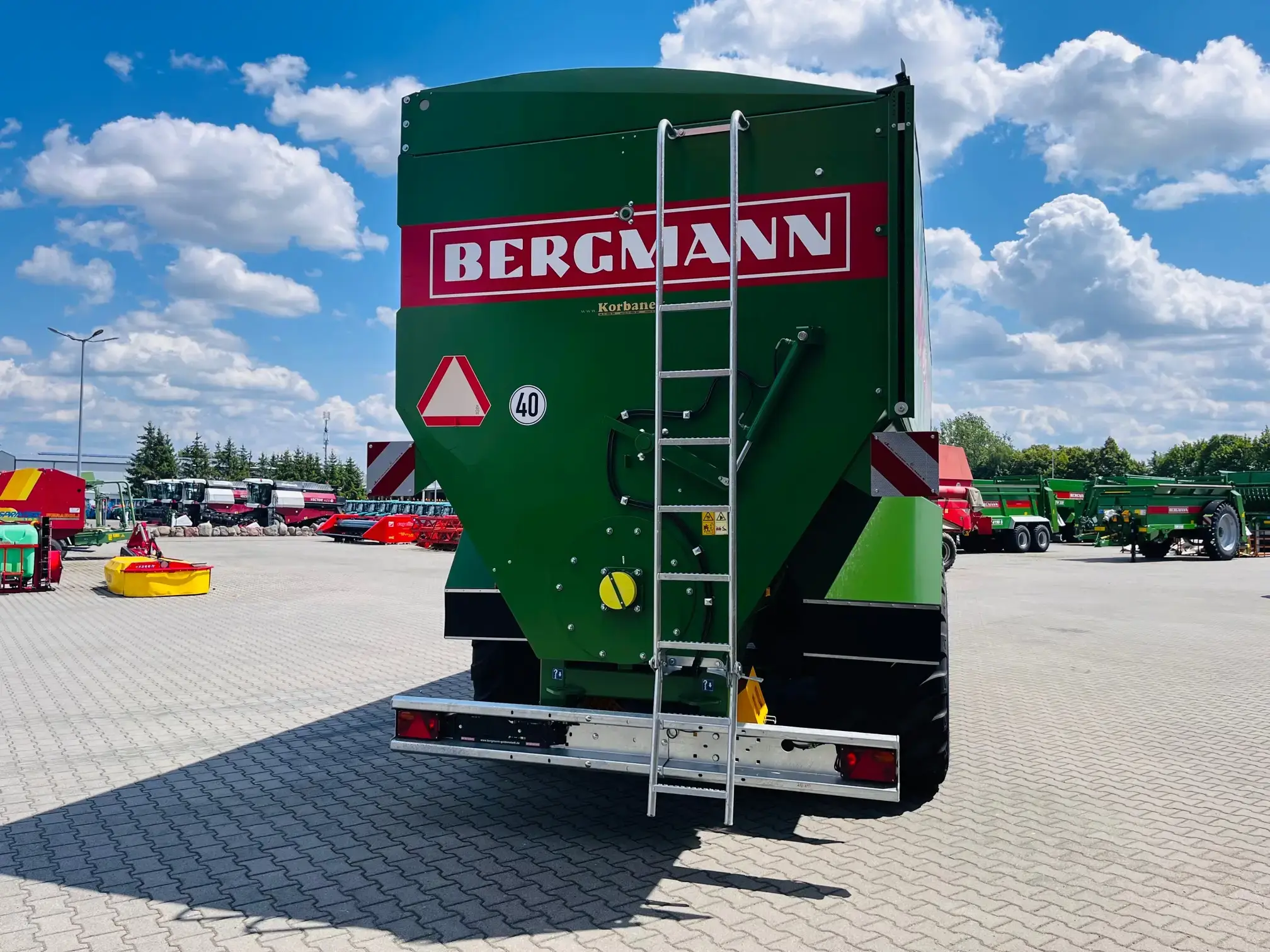 Przyczepa-przeladowcza-przeladunkowa-bergmann-GTW-430-szybki-wyladunek-duza-pojemnosc-plac-firma-korbanek Przyczepa-przeladowcza-przeladunkowa-bergmann-GTW-430-szybki-wyladunek-duza-pojemnosc-plac-firma-korbanek