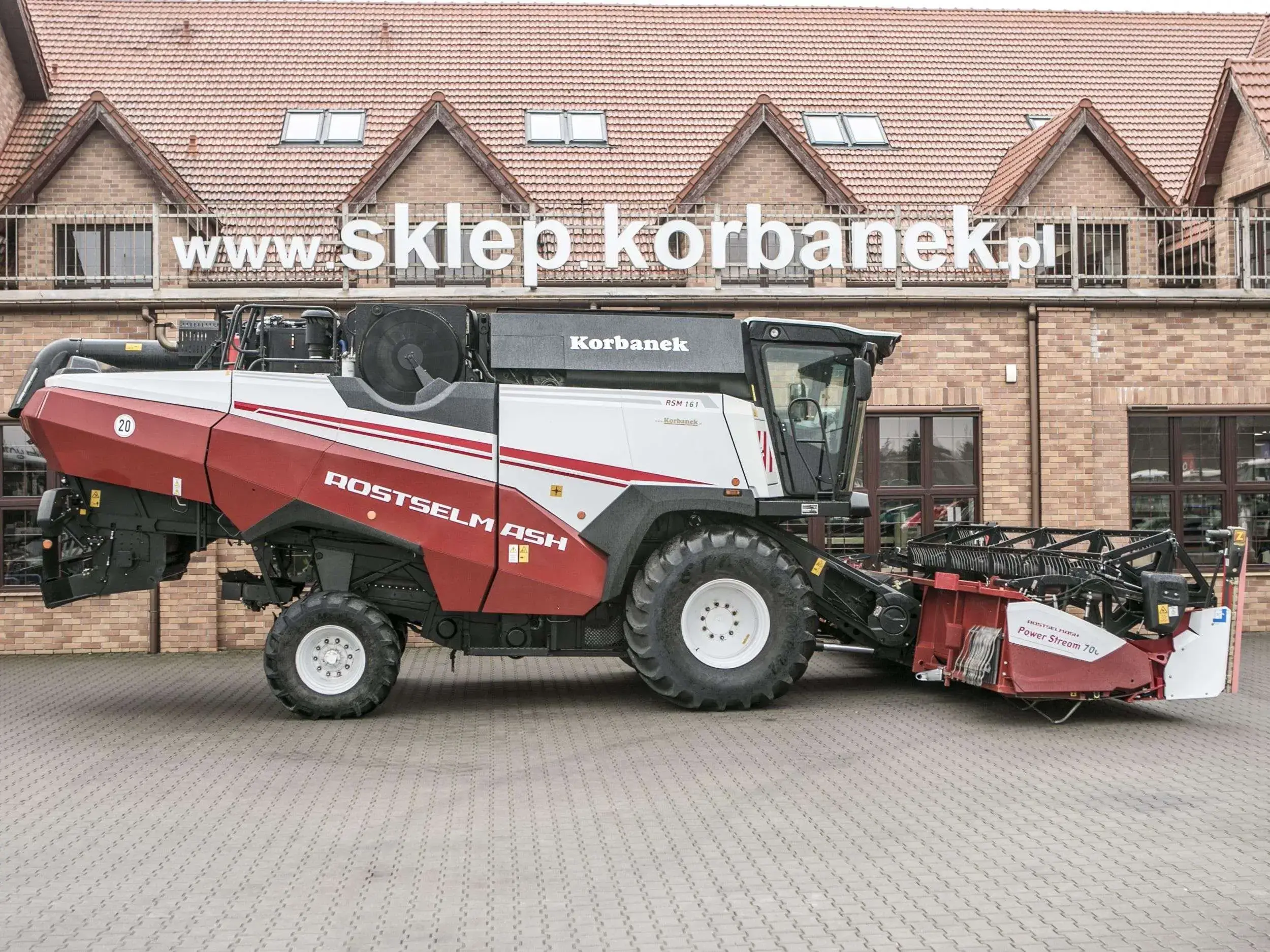 Rostselmash RSM 161 zdjęcie z prawej strony prawy bok kombajnu zbożówego RSM 161