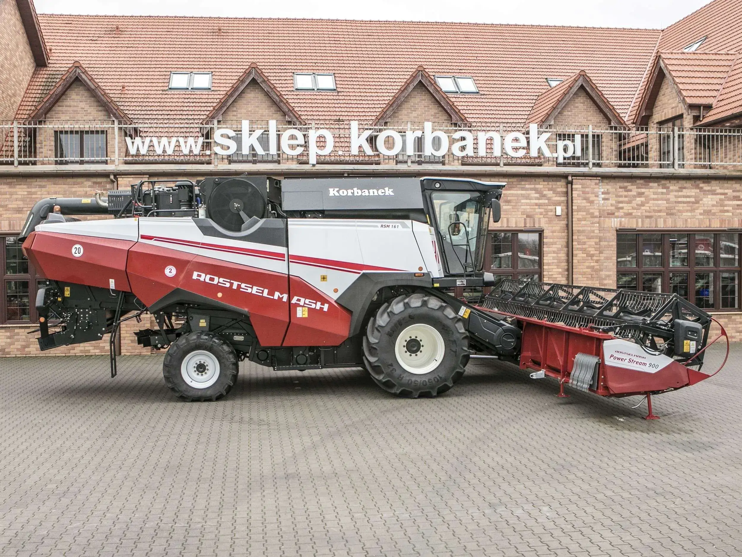 Kombajn zbożowy Rostselmash RSM 161 z hederem 7 m widok z boku Kombajn zbożowy Rostselmash RSM 161 oferta promocja korbanek.pl
