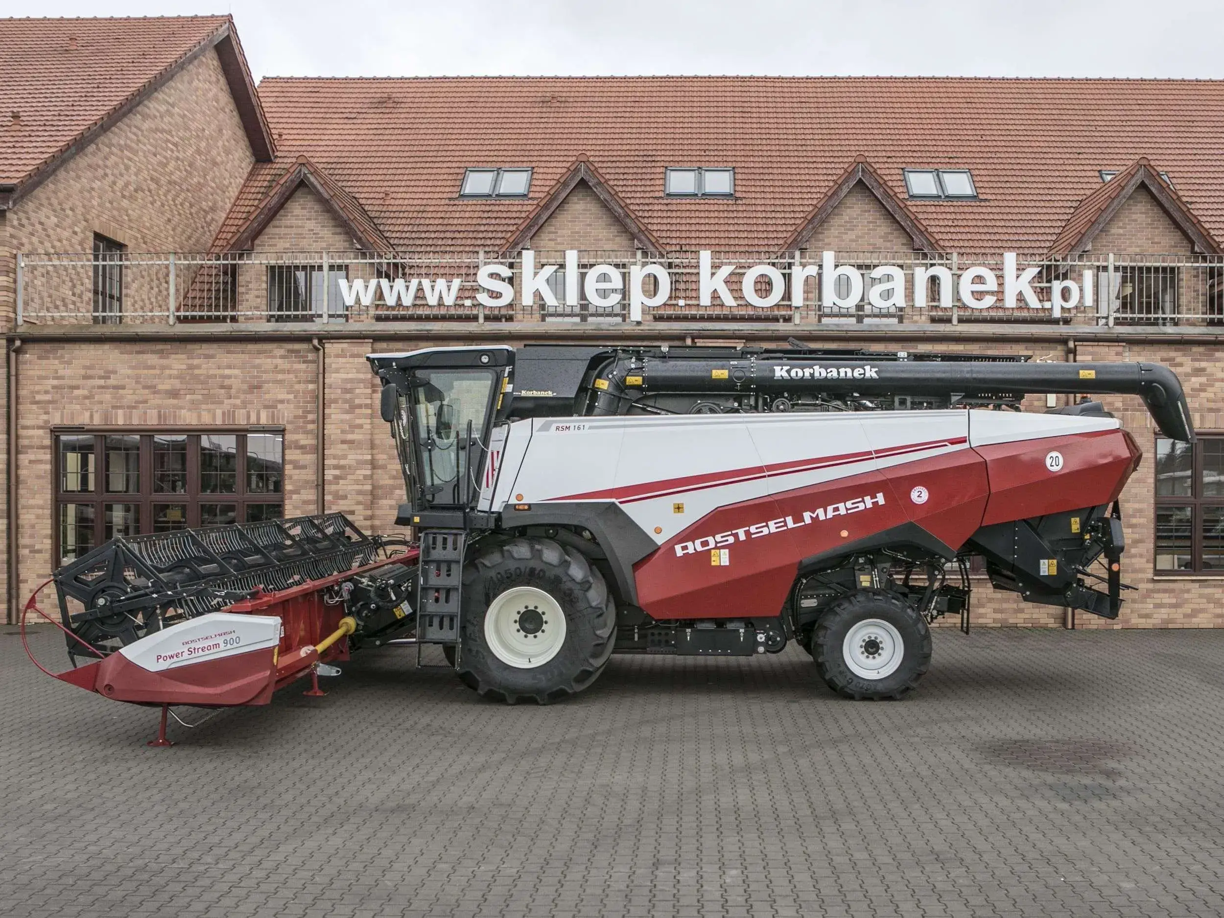 Kombajn zbożowy Rostselmash RSM 161 lewa strona naplacu Kombajn zbożowy Rostselmash RSM 161silnik Cummins oferta korbanek.pl