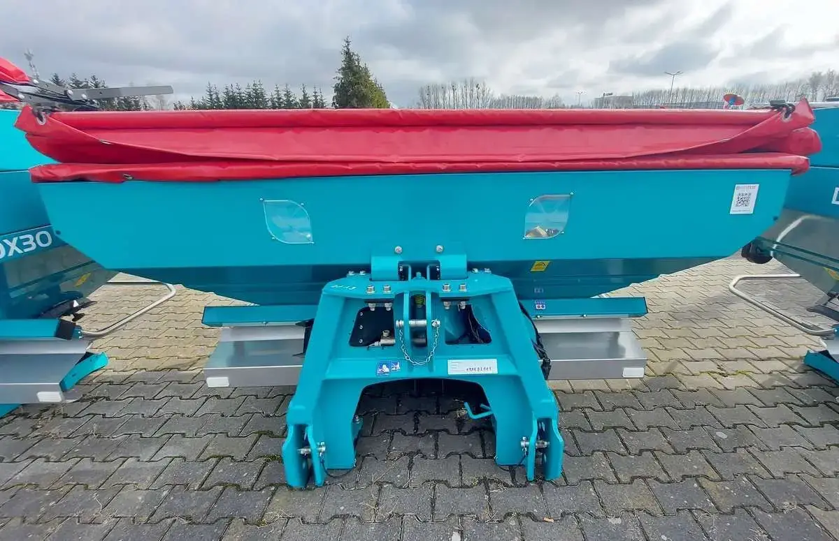 Rozsiewacz nawozów 1500 litrów, układ zawieszenia, osłona, plandeka Rozsiewacz nawozów 1500 litrów, układ zawieszenia