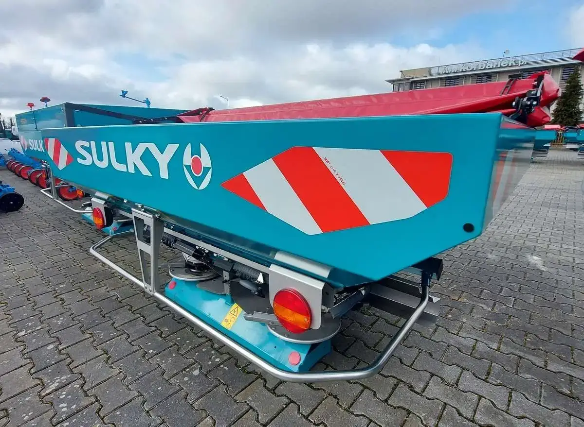 Rozsiewacz nawozów 1500 litrów, z komputerem i wagą, GPS Rozsiewacz nawozów 1500 litrów, z komputerem i wagą