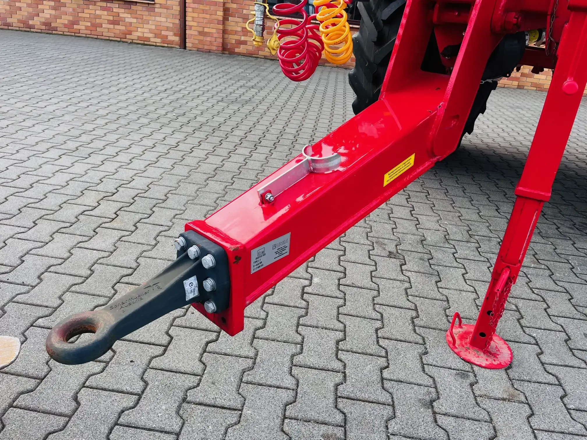 Rozsiewacz do nawozu i wapna przyczepiany Unia Group RCW 85 H Plac Korbanek Rozsiewacz do nawozu i wapna przyczepiany Unia Group RCW 85 H Plac Korbanek