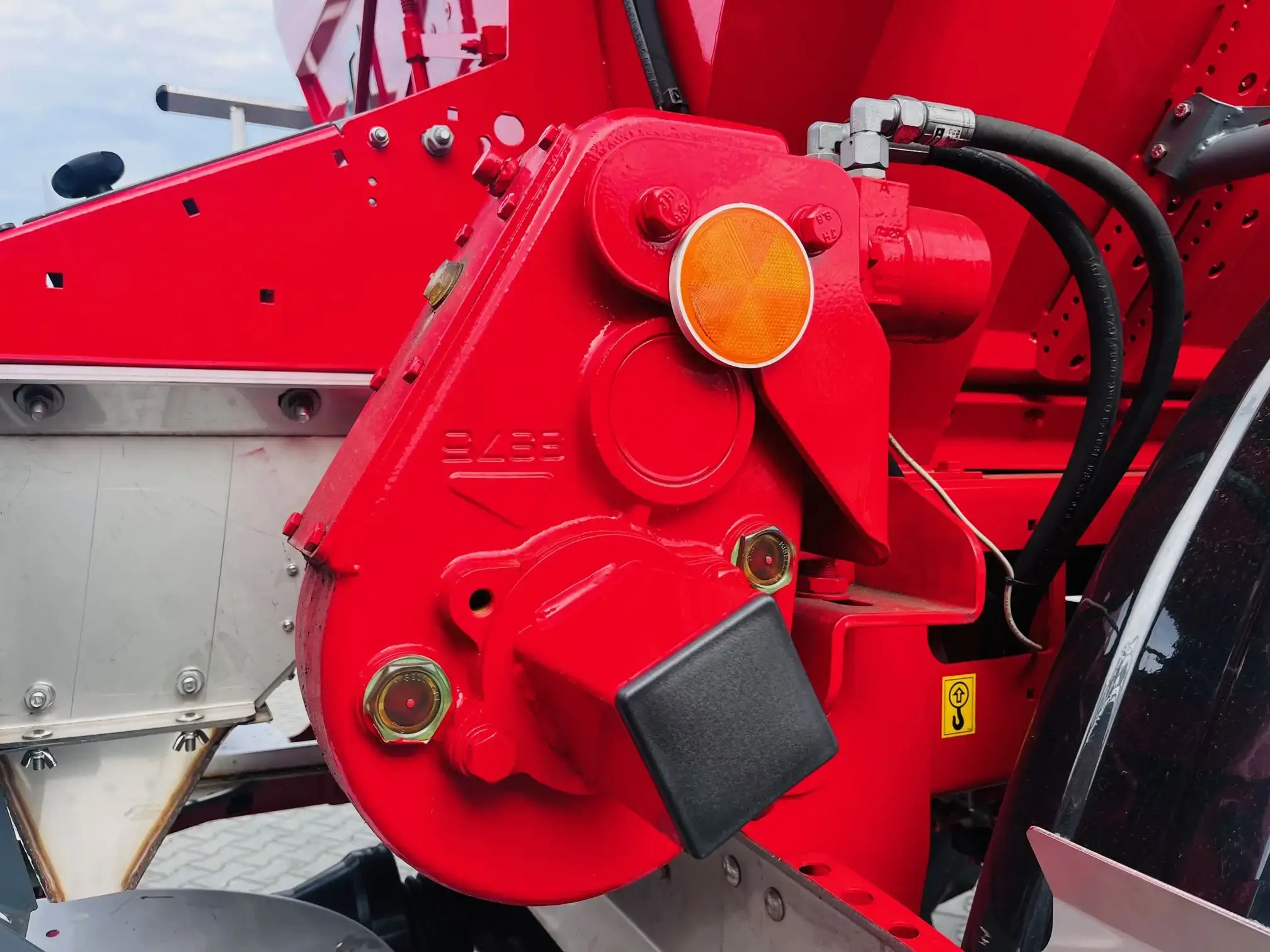 Rozsiewacz do nawozu i wapna przyczepiany Unia Group RCW 85 H Plac Korbanek Rozsiewacz do nawozu i wapna przyczepiany Unia Group RCW 85 H Plac Korbanek