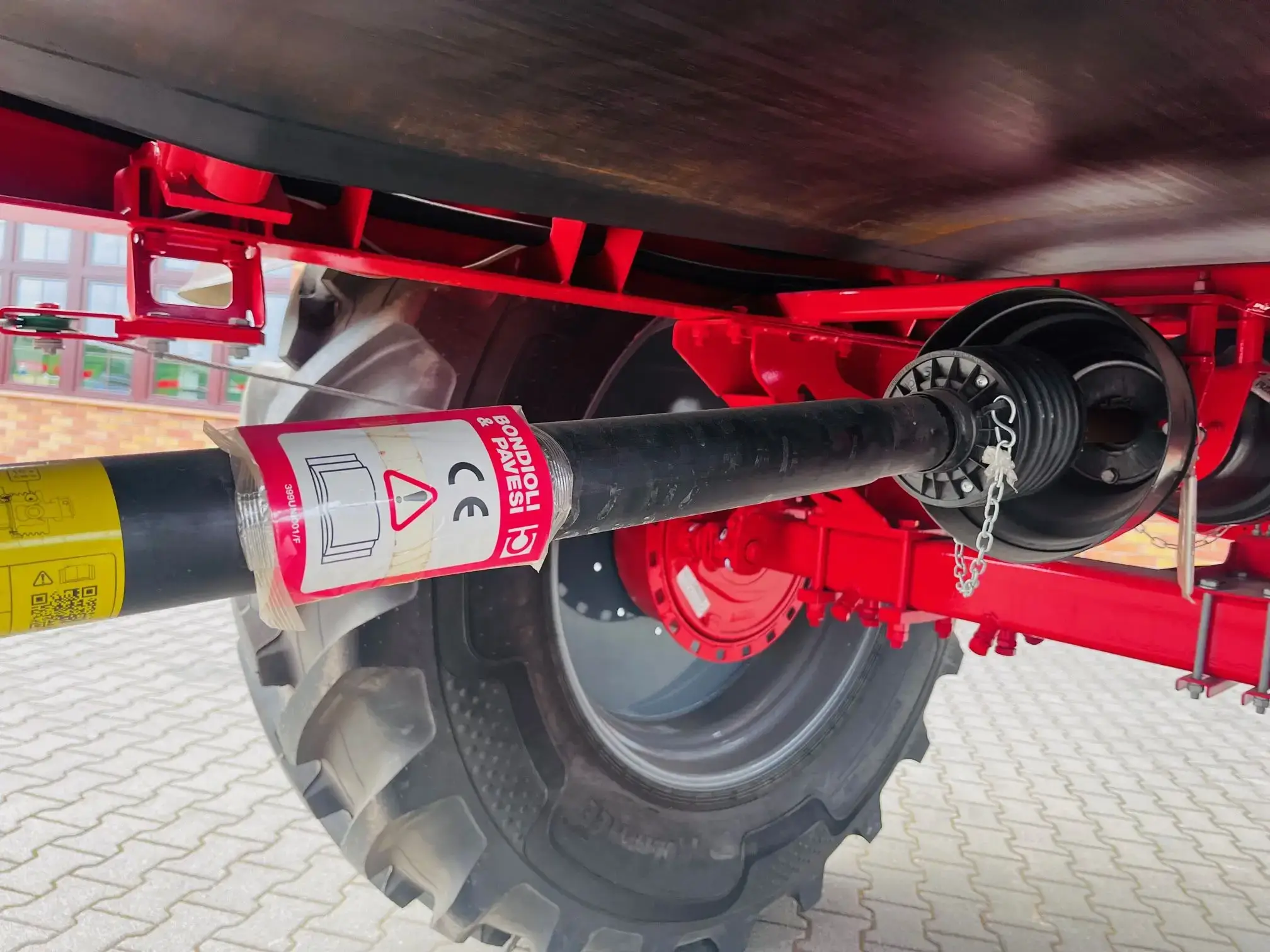 Rozsiewacz do nawozu i wapna przyczepiany Unia Group RCW 85 H Plac Korbanek Rozsiewacz do nawozu i wapna przyczepiany Unia Group RCW 85 H Plac Korbanek