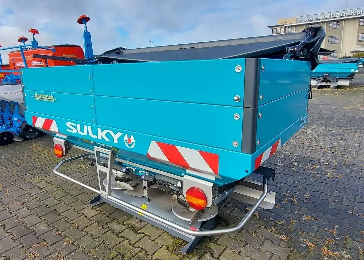Rozsiewacz Sulky DX 30 W-Control Isobus Rozsiewacz nawozów Sulky DX 30 W-Control Isobus oświetlenie