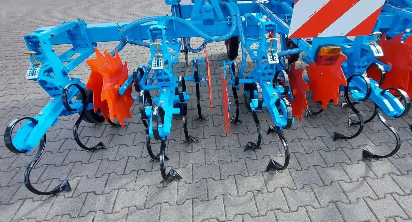 Sekcje pielące pielnika Monosem Multicrop widok z boku Sekcje pielące pielnika Multicrop widok z boku