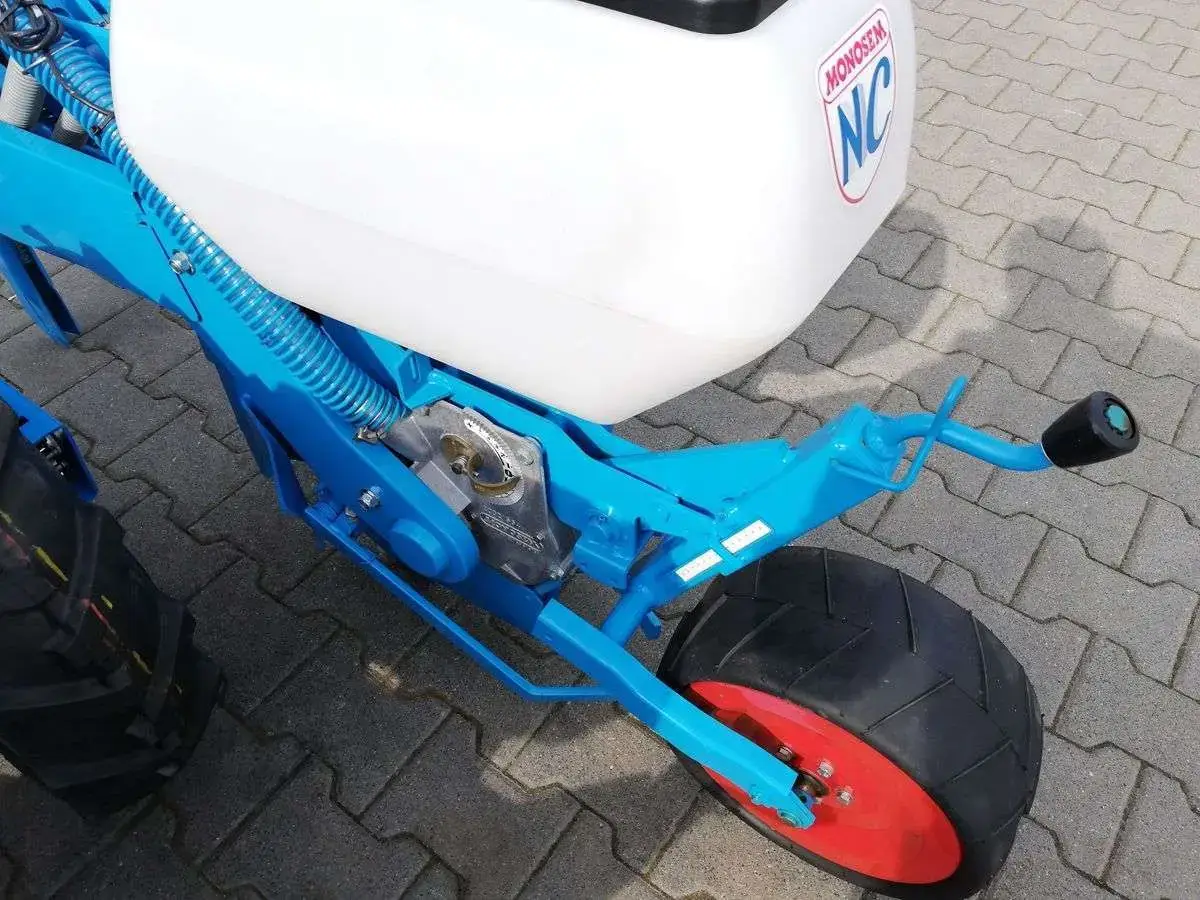 Tylny blok sekcji wysiewającej z regulacją głębokości siewnika punktowego Monosem NC Classic