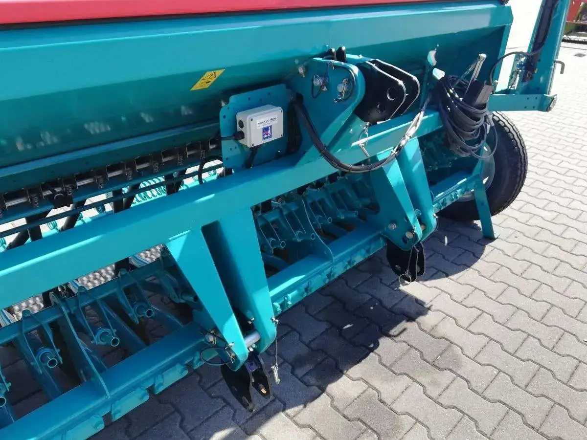 Trzypunktowy układ zaczepowy zawieszanego siewnika mechanicznego Sulky Tramline Trzypunktowy układ zaczepowy siewnika mechanicznego Sulky Tramline
