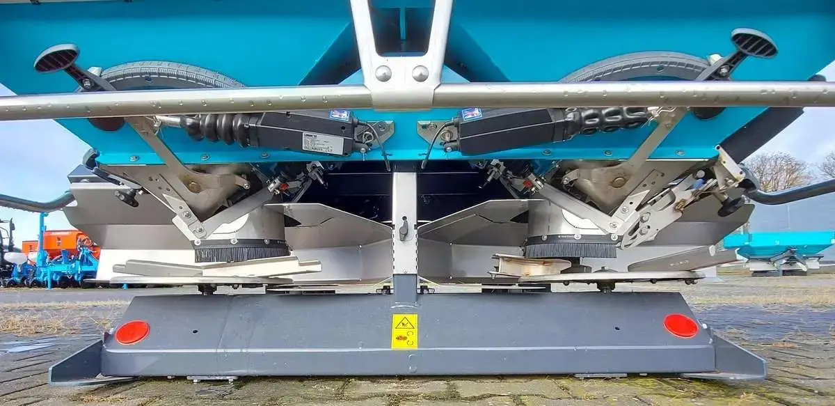 Układ rozsiewający rozsiewacza Sulky DX30 W-Control Isobus 6 sekcji Układ rozsiewający rozsiewacza Sulky DX30 W-Control Isobus