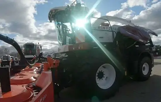 Tapeta obrazka sieczkarni Rostselmash Ростсельмаш lepszej od Claas New Holland Krone www.korbanek.pl