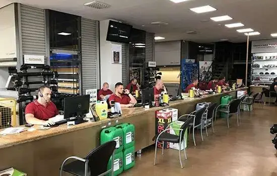 Tapeta ze zdjęciem Sklepu części zamiennych Korbanek - Claas, MF, Fendt, John Deere, Arbos, Rostselmash www.korbanek.pl