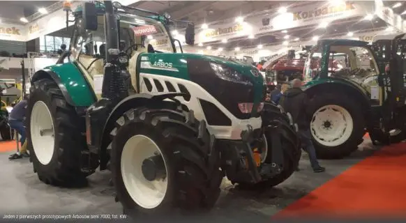 Obraz na targach Polagra Premiery 2020 ciągnika Arbos 7260