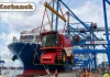 Rozładunek kombajnu Aupax Chiński kombajn Aupax podczas rozładunku