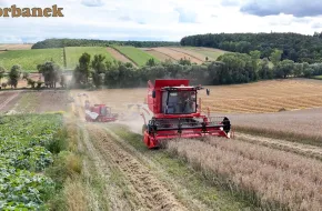 W Małopolsce odbyły sie pokazy kombajnów Aupax. Jak poradziły sobie te chińskie maszyny w górzystych terenach?