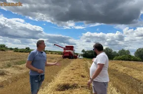Nasz Klient testował kombajn Aupax GV100 w jęczmieniu na polu w okolicach Tarnowa Podgórnego