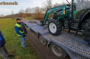 Pan Andrzej, tu na zdjęciu razem z synem - zakupił ciągnik Arbos 3055 z ładowaczem Hydramet i 7-letnią gwarancją