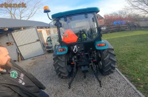 Pan Mateusz w trakcie dostawy sowjego nowego nabytku - ciagnika Arbos 2040 wraz z ładowaczem czołowym Hydramet