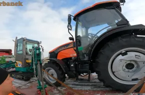 Przedsiębiorstwo Usług Komunalnych zakupiło ciągnik Aupax 3055 z posypywarką Motyl od Korbanek