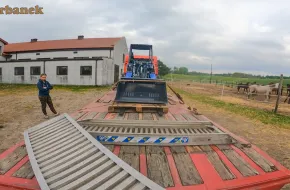 Miniładowarka MultiOne to niezawodny sprzęt, który sprawdzi się także do obsługi stadniny koni