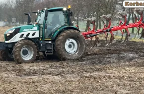 Orka po kukurydzy Orka po kukurydzy ciągnikiem Aupax 5140