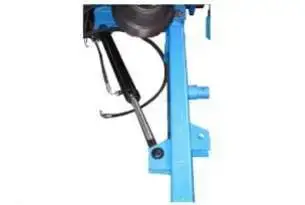 Dyszel z siłownikiem